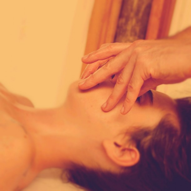 Benefícios para quem recebe a massagem Abhyanga